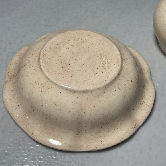 Vintage Ceramic Pitcher and Bowl Set with Daisy Floral Design on Front - Picture 9 of 10